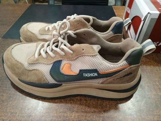 Beli Khaki Suede Industrial Safety Shoes with Anti-smashing Steel Toe and Bulletproof Kevlar Mid Sole online manufacture