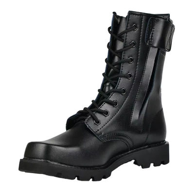 Sepatu militer kulit asli dalam desain hitam dan tahan lama